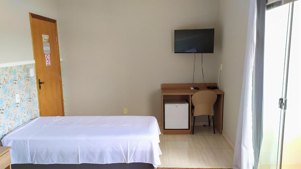 Pouso Oliveira Suites Сан-Жуан-Батіста-ду-Глорія Екстер'єр фото