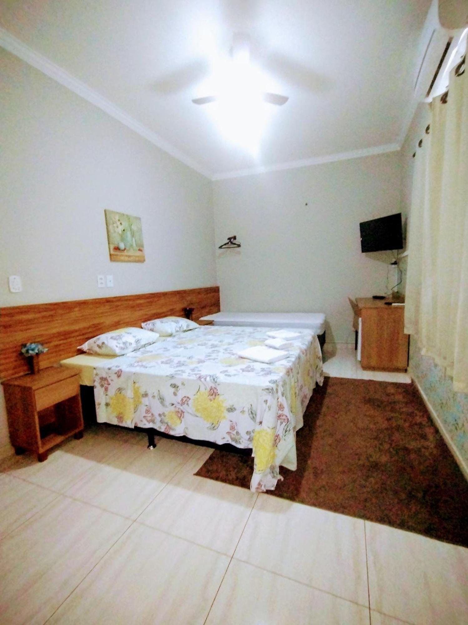 Pouso Oliveira Suites Сан-Жуан-Батіста-ду-Глорія Екстер'єр фото