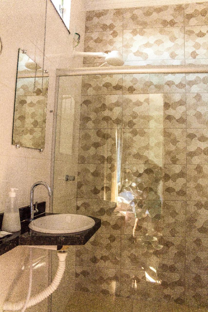 Pouso Oliveira Suites Сан-Жуан-Батіста-ду-Глорія Екстер'єр фото
